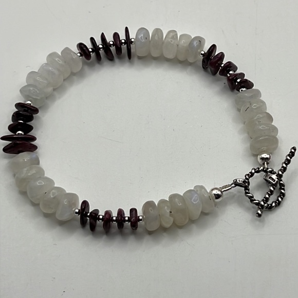 PURPLE SPINY OYSTER, MOONSTONE, AND STERLING SILVER BRACELET - Picture 2 of 14